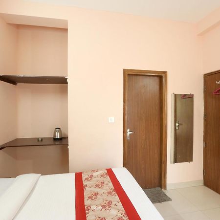 Hotel Ginger Palace - Corporate Hotel Noida Sector 62 외부 사진