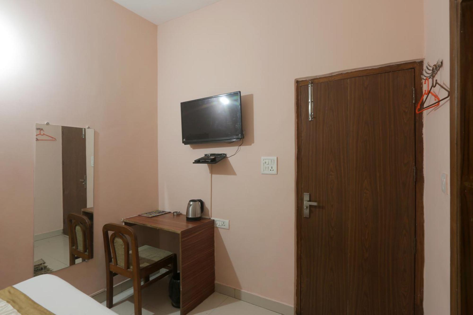 Hotel Ginger Palace - Corporate Hotel Noida Sector 62 외부 사진